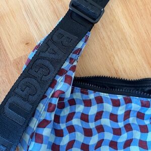 Baggu Medium Nylon Crescent Bag Wavy Gingham Blue